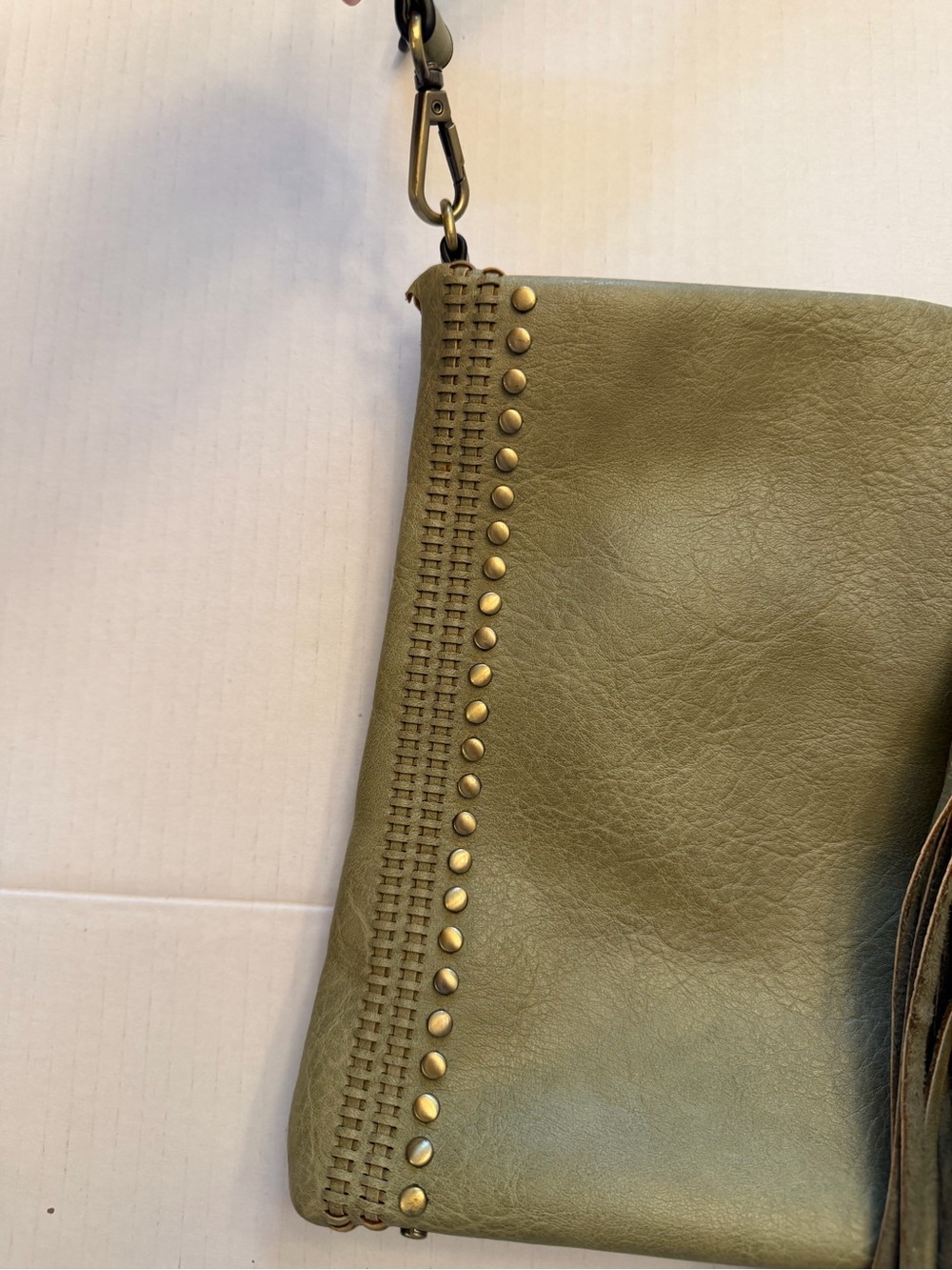 🌿 Jen & Co Olive Fringe Crossbody & Clutch Bag with Stud Accents 🌿 - Picture 6 of 13